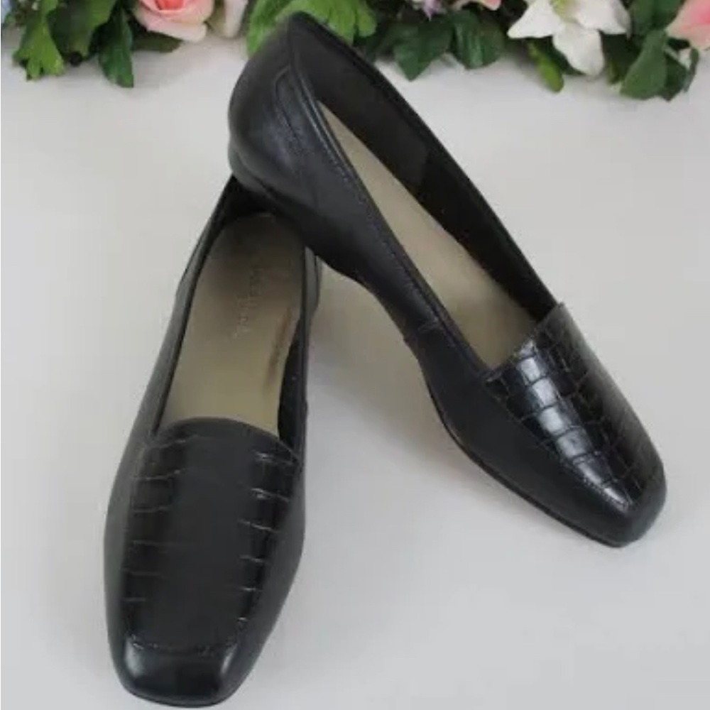 Enzo Angiolini All Black Leather Liberty Flats Size 7.5